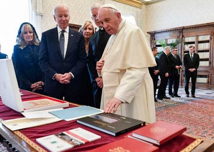Presidente Joe Biden se reúne con el papa Francisco ante la cumbre del G20 en Roma.