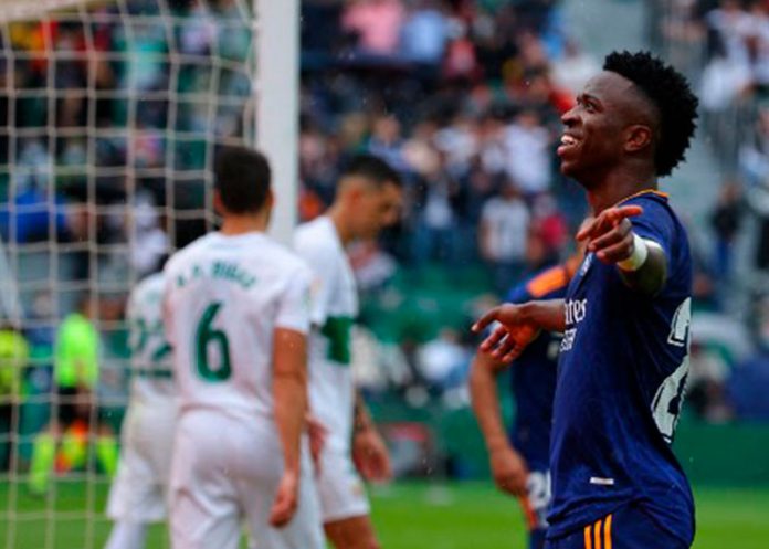 Doblete de Vinicius impulsa al Real Madrid ante el Elche
