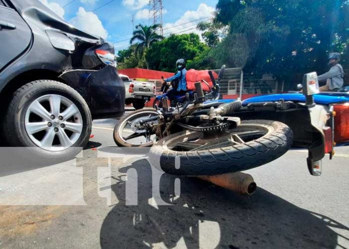 Fuerte accidente de tránsito registrado en el km 12.5 de la Ctra. a Masaya