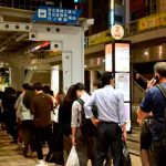Tres heridos al descarrillarse un tren en Tokio durante el terremoto de 6,1