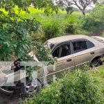 Taxista en exceso de velocidad se estrella contra un cauce en León Taxista en exceso de velocidad se estrella contra un cauce en León