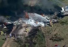 Se estrella un avión con 21 personas a bordo en Texas, EE.UU Se estrella un avión con 21 personas a bordo en Texas, EE.UU