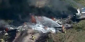 Se estrella un avión con 21 personas a bordo en Texas, EE.UU