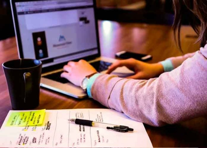 Hombre crea un sitio web para encontrar la novia ideal