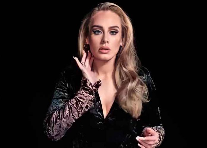 ¡Guapísima! Adele impacta al aparecer empoderada en la portada de Vogue