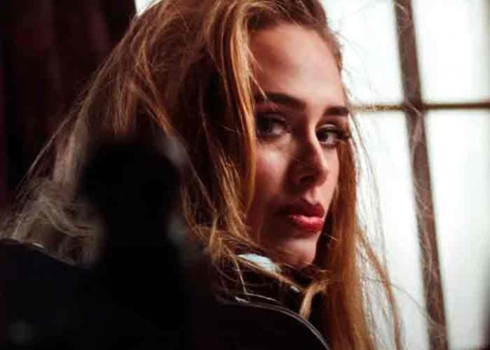 Adele podría enfrentarse a una multa por el video de Easy On Me