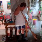 Aguas negras inundan casa en sabana grande, Managua