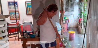 Aguas negras inundan casa en sabana grande, Managua