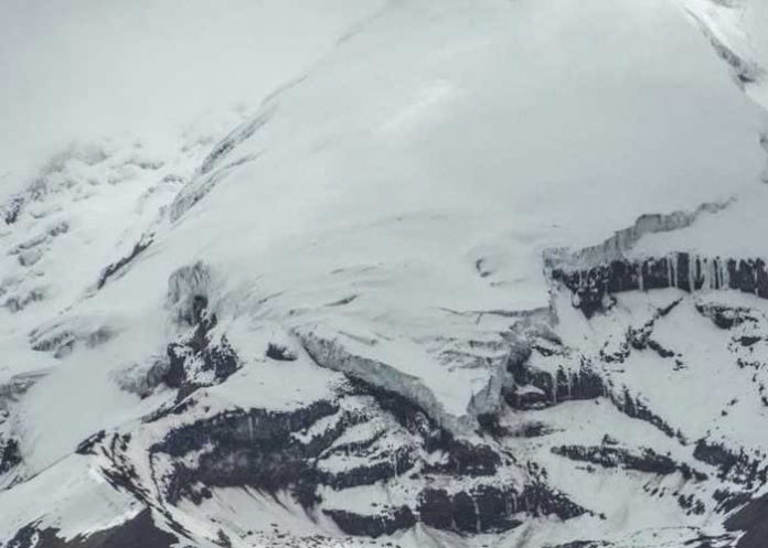 Alud en volcán de Ecuador deja cuatro muertos