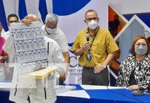 Presentación de boletas electorales por parte del Consejo Supremo Electoral