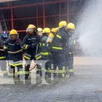 Valientes y eficaces: Bomberas muestran destrezas en extinción de incendio Ejercicio demostrativo de bomberas en curso en Nicaragua