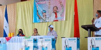 Entrega de bonos tecnológicos a familias en Nueva Segovia