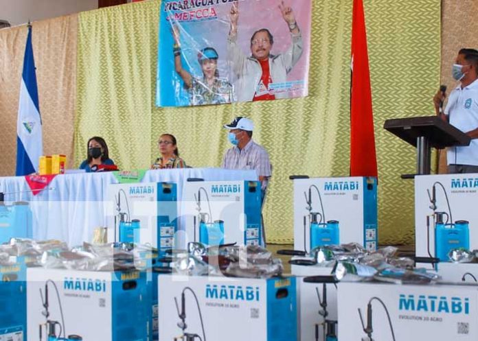 Entrega de bonos tecnológicos a familias en Nueva Segovia