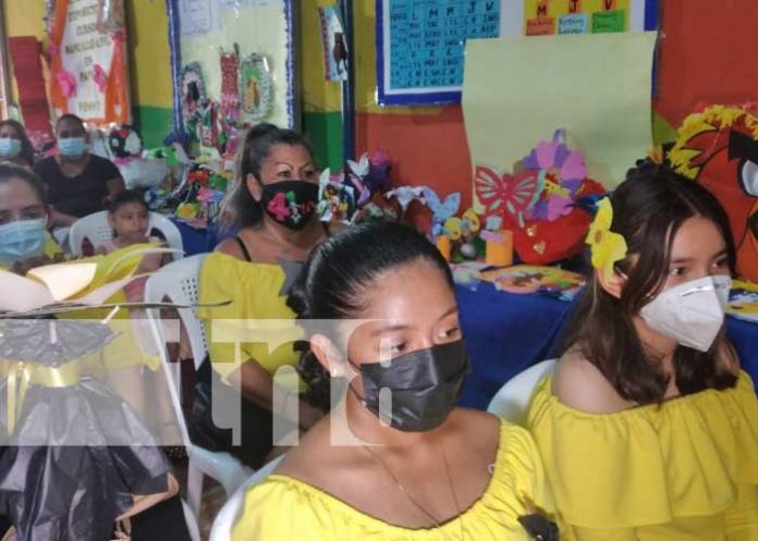 Entrega de reconocimientos de emprendimiento en Tipitapa