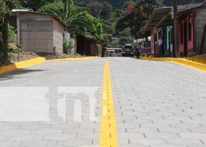 Inauguran calles adoquinadas en barrio de Jinotega