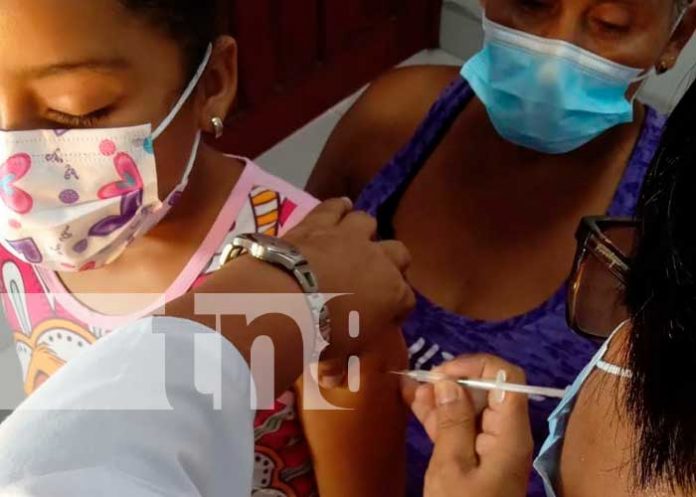 c03 MINSA continúa inmunizando contra el COVID-19 a la población de Río San Juan