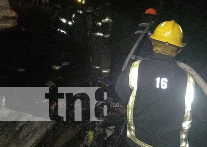 Vivienda deshabitada se quema en el barrio La Libertad en Diriamba