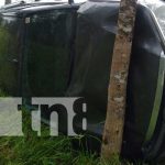 Conductor termina volcado luego de atropellar a ciclista en Kukra Hill