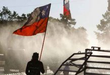 Carabineros protestan contra Piñera en Chile Carabineros protestan contra Piñera en Chile