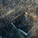 Masiva marcha por los dos años del estallido social dejó dos muertos en Chile Masiva marcha por los dos años del estallido social dejó dos muertos en Chile