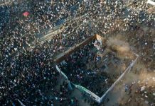 Masiva marcha por los dos años del estallido social dejó dos muertos en Chile Masiva marcha por los dos años del estallido social dejó dos muertos en Chile