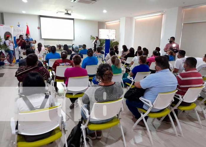 Foro del CONICYT para resaltar a las mujeres científicas y también foro para la astronomía