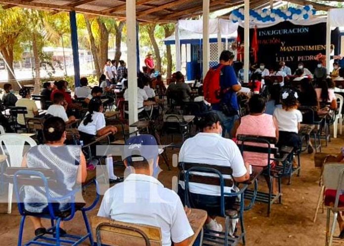 Mejora de ambiente escolar en colegio de Ochomogo, Granada