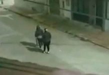 ¿Ritual satánico? Personas que caminan hacia atrás causan temor en Bogotá ¿Ritual satanico? Personas que caminan hacia atrás causan temor en Bogotá