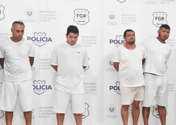 Arrestan a “coyotes” que asesinaron a una familia migrante en El Salvador