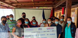 Entrega de créditos a grupos familiares productores en Madriz