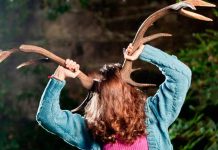 Mujer le crece un extraño cuerno en la cabeza, ¡cuidado con la queratina! Mujer le crece un extraño cuerno en la cabeza, ¡cuidado con la queratina!