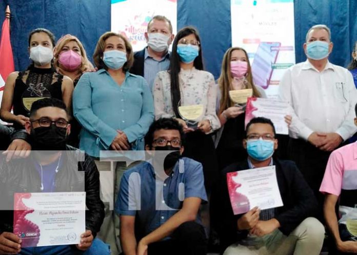 e06 CONICYT entrega premios a los participantes de los concursos de la semana de la ciencia