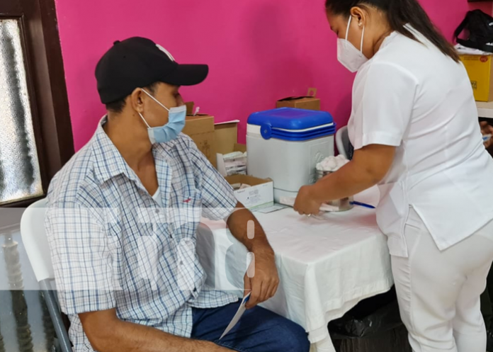 e1 Mayores de 30 invitan a ser parte de la jornada de vacunación para prevención del COVID-19