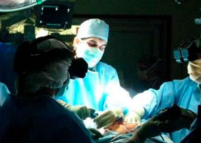 ¡Insólito caso! Descubren a hombre con cemento pegado en el corazón