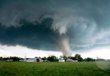 Varios tornados causan daños en Oklahoma