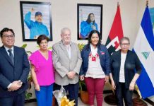 Embajador de Perú sostiene encuentro con MEFCCA y coordinadora del programa Usura Cero Embajador de Perú sostiene encuentro con MEFCCA y coordinadora del programa Usura Cero
