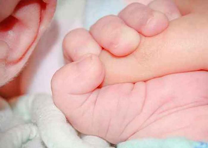 Acusan a enfermera de asesinar a ocho bebés e intentar matar a otros 10