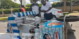 Se poncha triciclo de eskimos y vendedor sufre lesiones en Managua