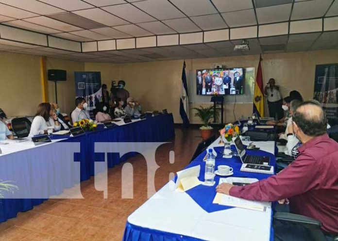 Presentación en la UNAN-Managua del equipo de evaluadores