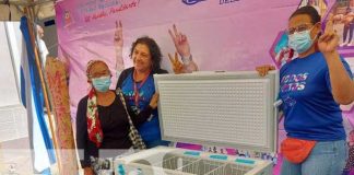 Protagonistas de procesamiento de lácteos reciben freezer en Carazo