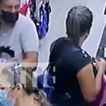 «Gancheras» duermen a mujer y la dejan sin celular en tienda de ropa (VIDEO) Grupo de gancheras robando en una tienda del país