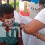 Niños y jóvenes nicaragüenses acuden masivamente a vacunación contra el COVID-19 Aplicación de vacuna contra el COVID-19 en Granada