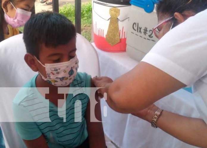 Aplicación de vacuna contra el COVID-19 en Granada