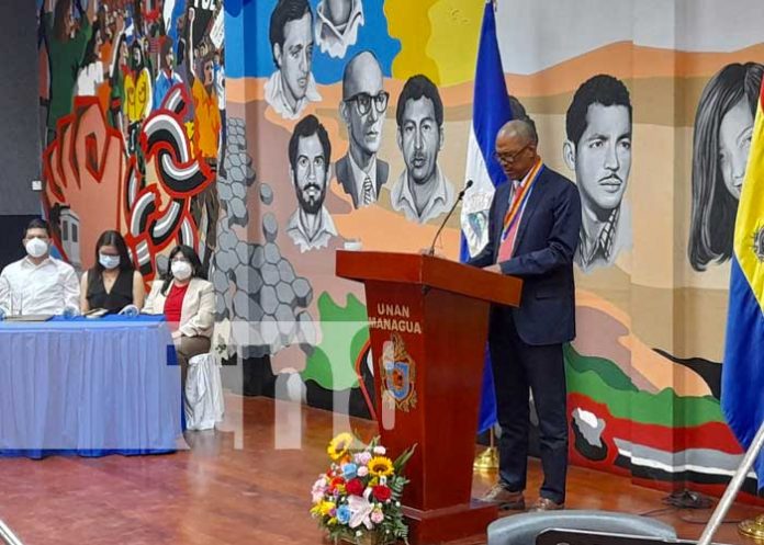 Ceremonia del Doctor Honoris Causa al Profesor John Hodgson