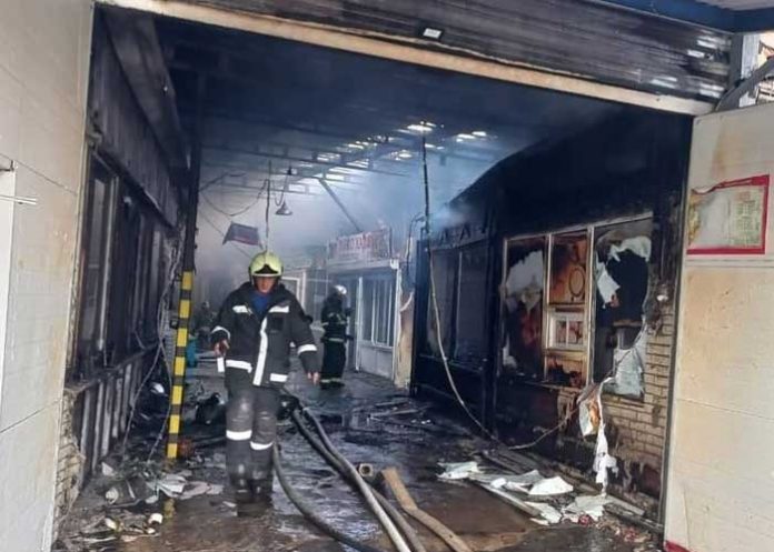 Incendio en mercado de Vladivostok obliga a evacuar a 70 personas