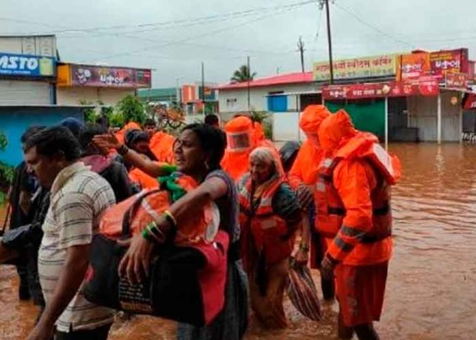 india4 Aumenta a 26 muertos por inundaciones y deslizamientos de tierra en la India
