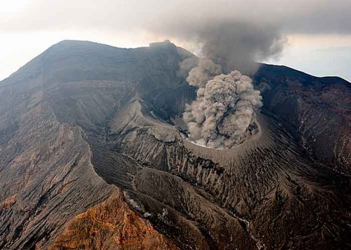 japon Uno de los volcanes más activos del mundo entra en erupción en Japón