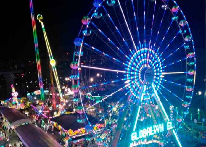 Se desploma juego mecánico en feria de Nuevo León