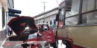Aparatoso accidente de tránsito en una de las calles en León