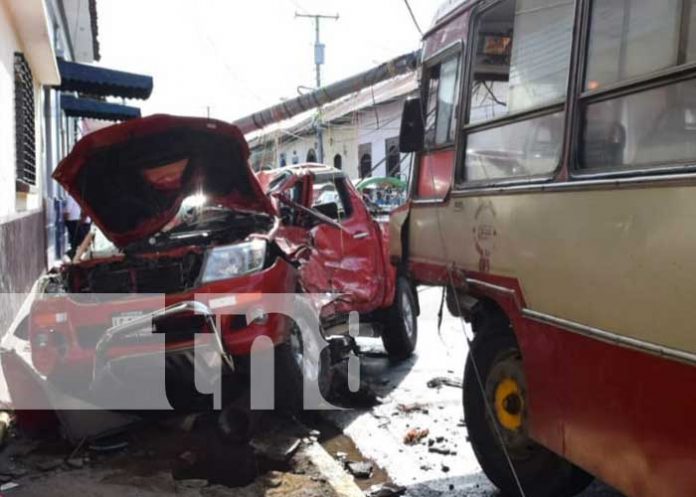 Aparatoso accidente de tránsito en una de las calles en León
